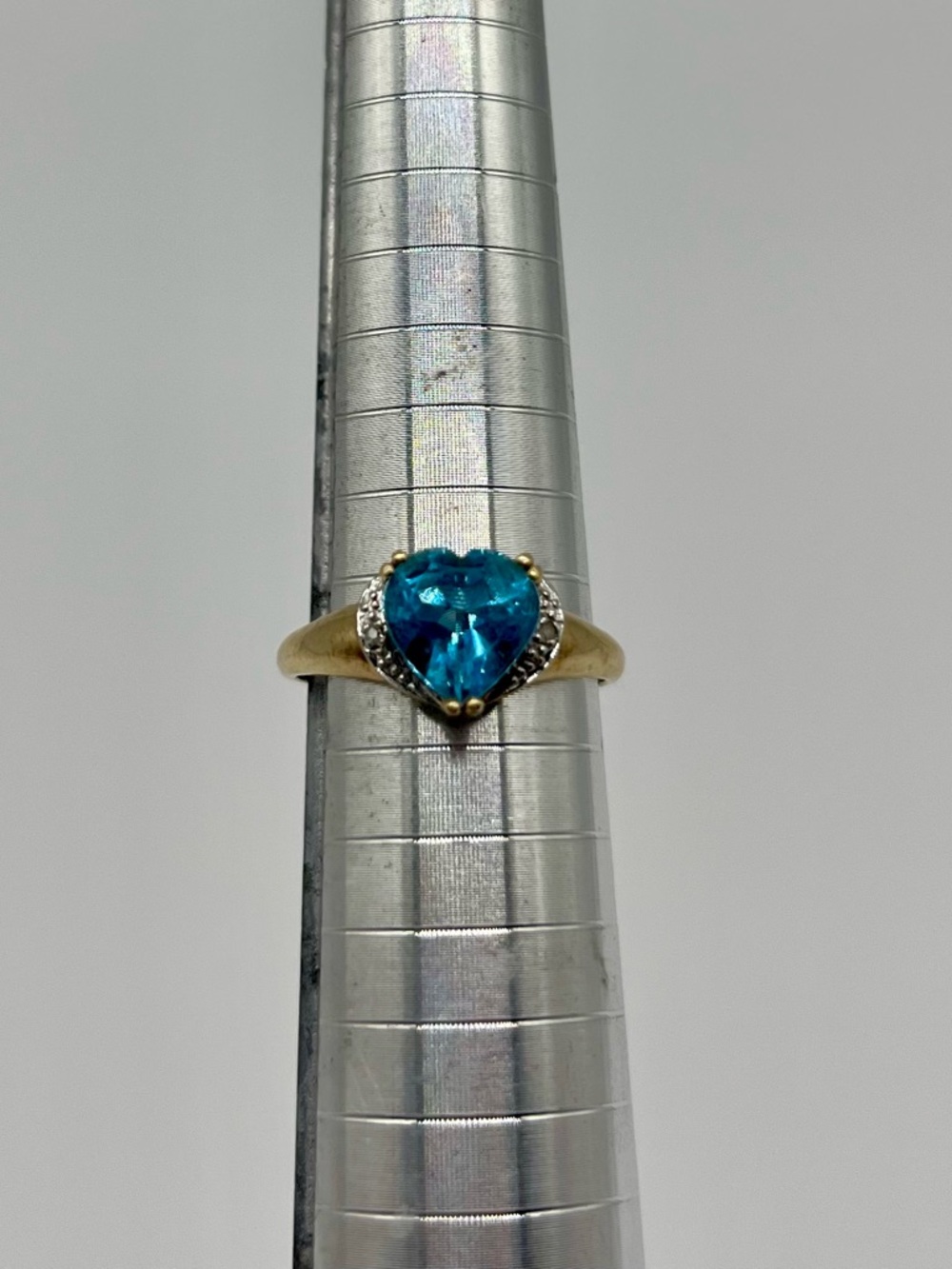 10 k gold Heart-Cut Blue Topaz Ring size 7